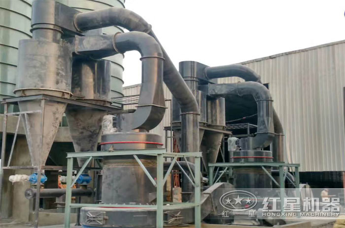 高嶺土磨粉現(xiàn)場 高嶺土磨粉現(xiàn)場