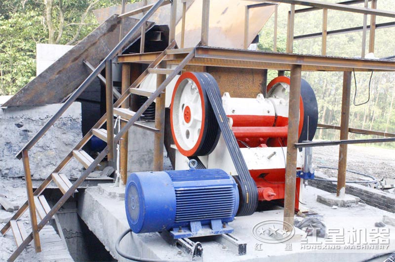 顎式破碎機(jī)粗碎 顎式破碎機(jī)粗碎