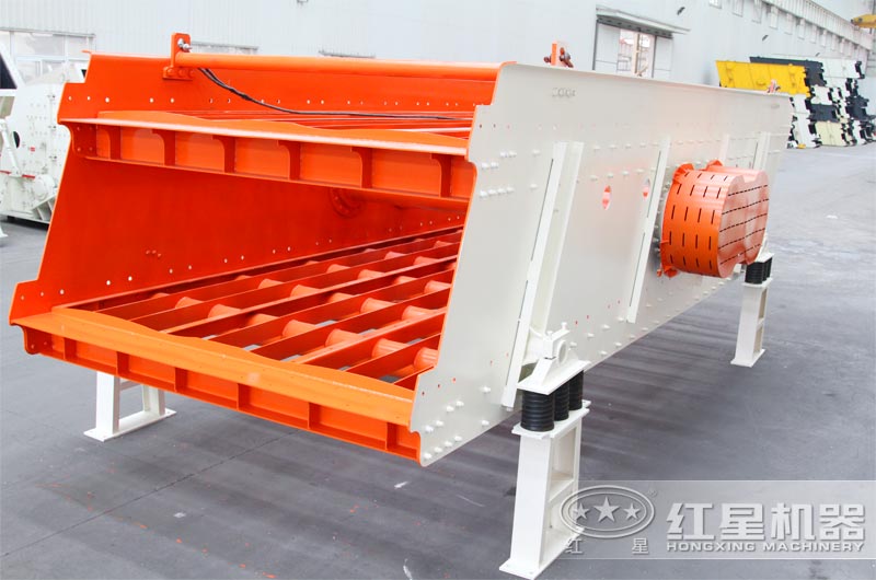 振動(dòng)篩制造廠家就找河南紅星，固定式、移動(dòng)式都有