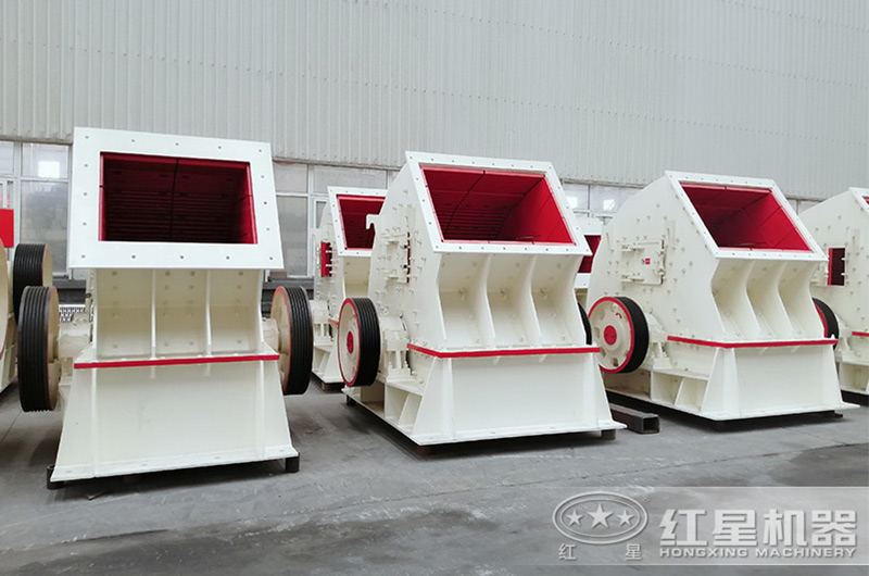 不同外觀的重錘粉碎機(jī)車間展示 不同外觀的重錘粉碎機(jī)車間展示