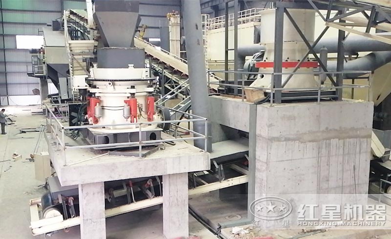 圓錐破碎機(jī)現(xiàn)場(chǎng) 圓錐破碎機(jī)現(xiàn)場(chǎng)