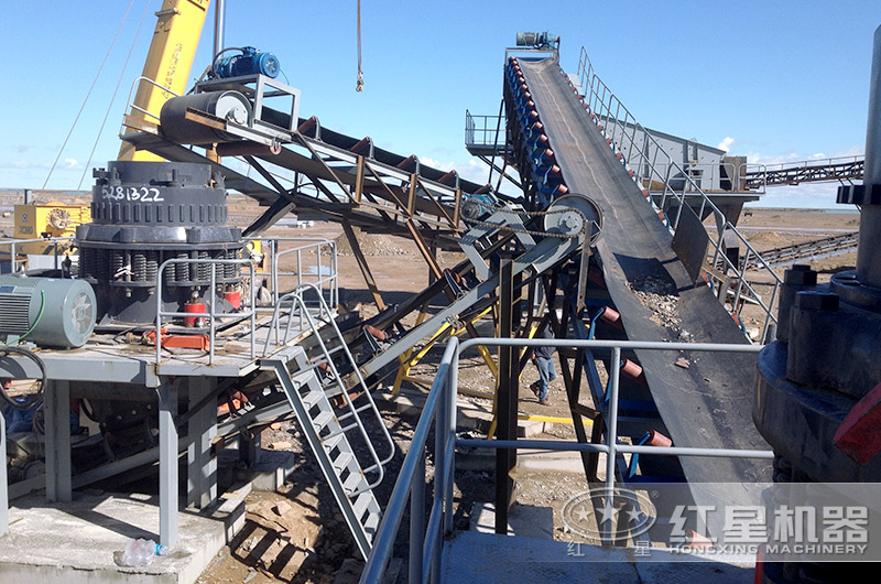 硬巖破碎機現(xiàn)場實拍，破碎花崗巖