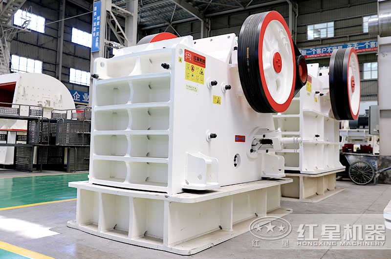 69鄂式破碎機(jī)規(guī)模中等，價(jià)格便宜合理