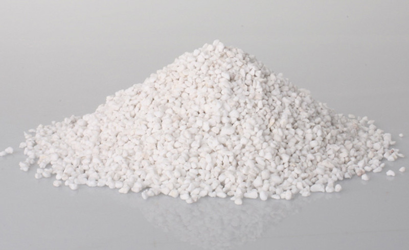 珍珠巖粉碎后有哪些用途？需要哪些設(shè)備？