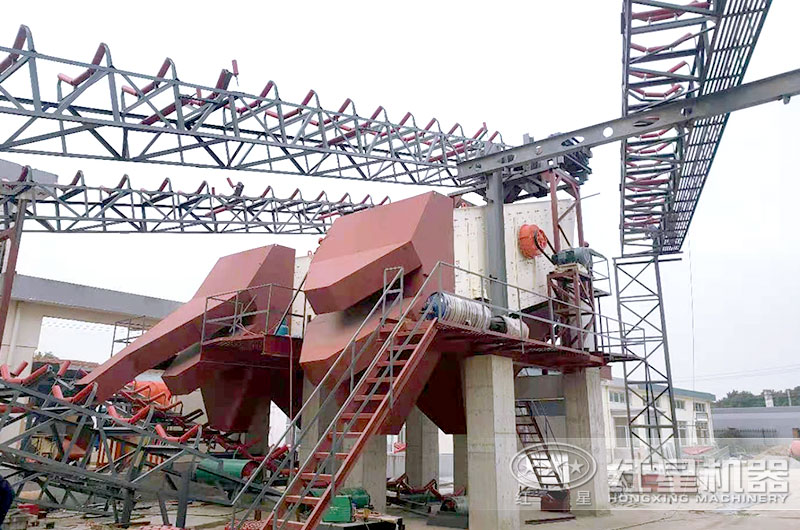 現(xiàn)場(chǎng)實(shí)拍，圓振動(dòng)篩