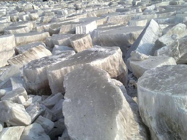 石膏磨成粉有哪些用途？石膏磨粉設(shè)備與工藝流程